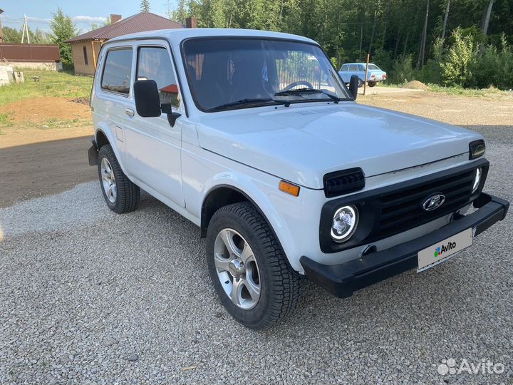 LADA 4x4 (Нива) 1.7 МТ, 2003, 121 000 км