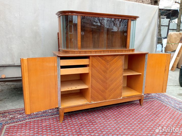 Буфет витрина