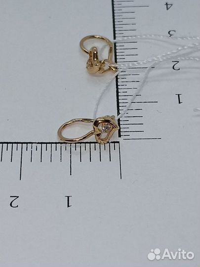 Золотые серьги с камнем