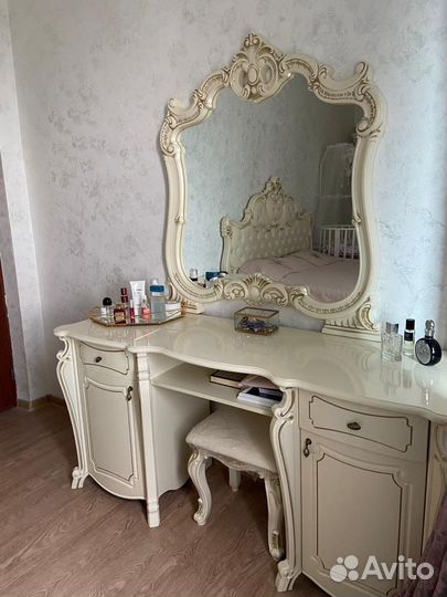 Спальный гарнитур