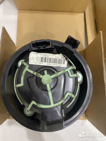 Моторчик печки peugeot 308 2012