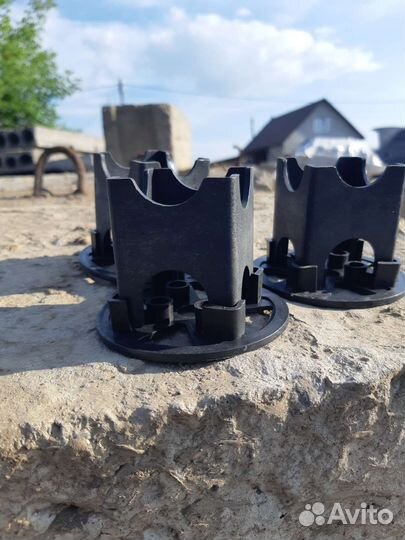 Стульчики пластмассовые под арматуру