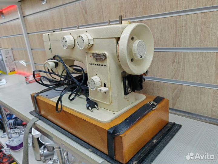 Швейная машинка Чайка 142м