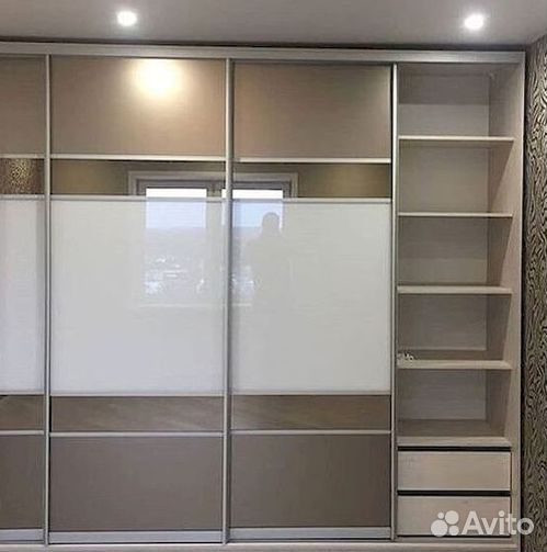 Книжный шкаф