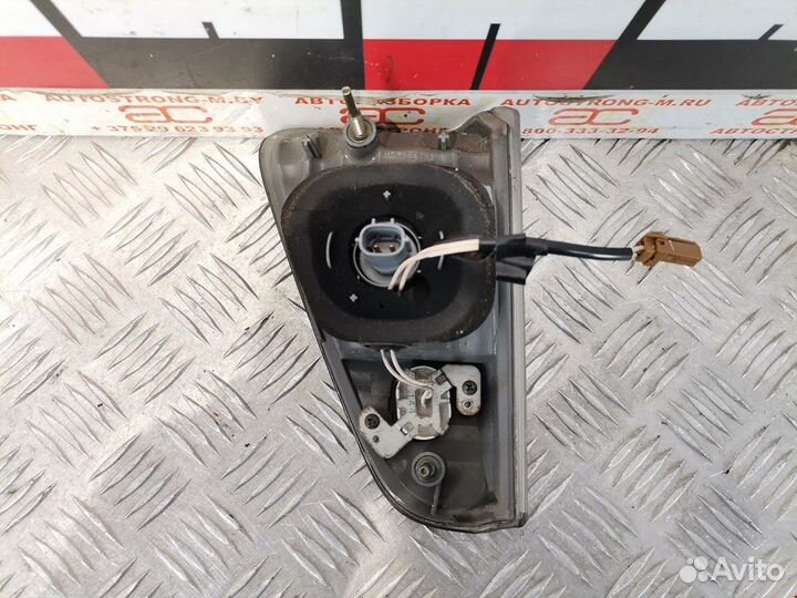 Фонарь крышки багажника правый Nissan Murano Z50