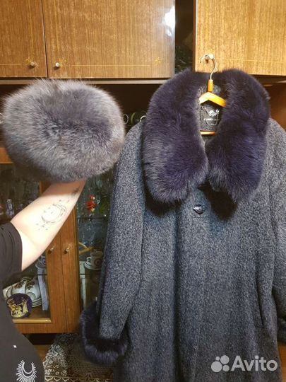 Пальто женское зимнее и шапка