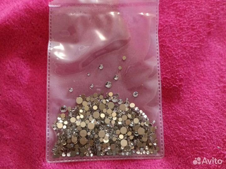 Стразы для маникюра