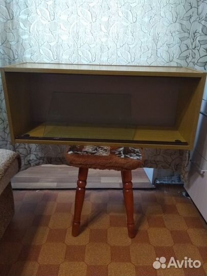 Книжные полки со стеклом