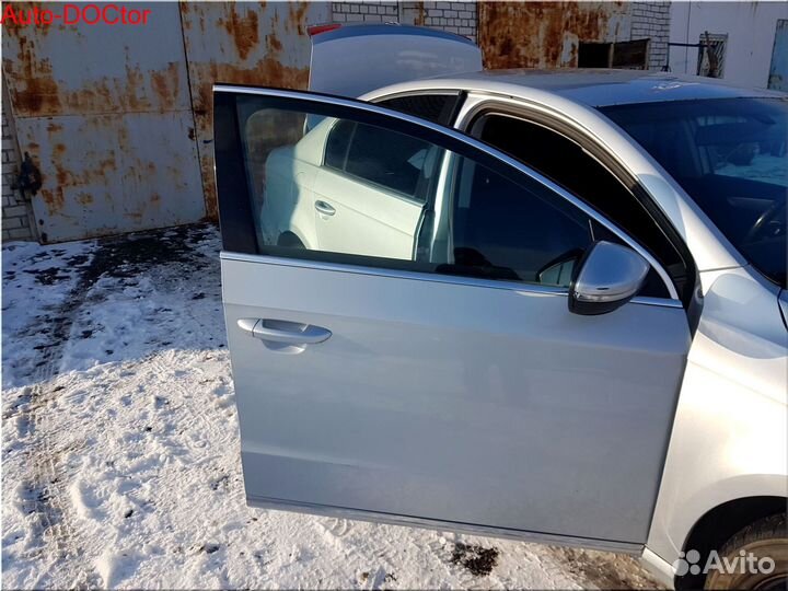 Дверь передняя правая Volkswagen Passat B7 дефект