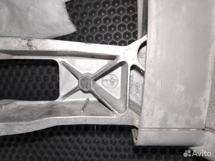 Подлокотник audi