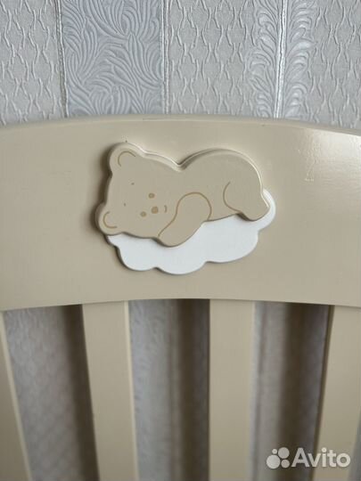 Детская кроватка с маятником и ящиком