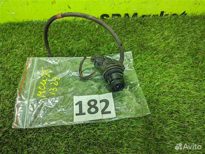 Насос омывателя передний Toyota Harrier MCU35