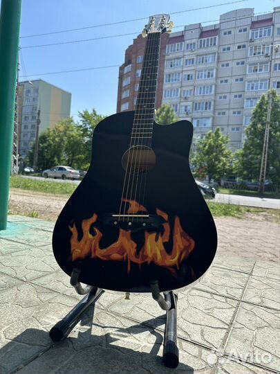 Акустическая гитара