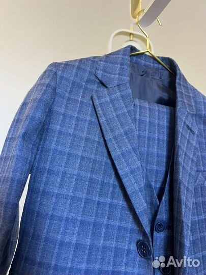 Костюм новый тройка (брюки, жилет, пиджак)