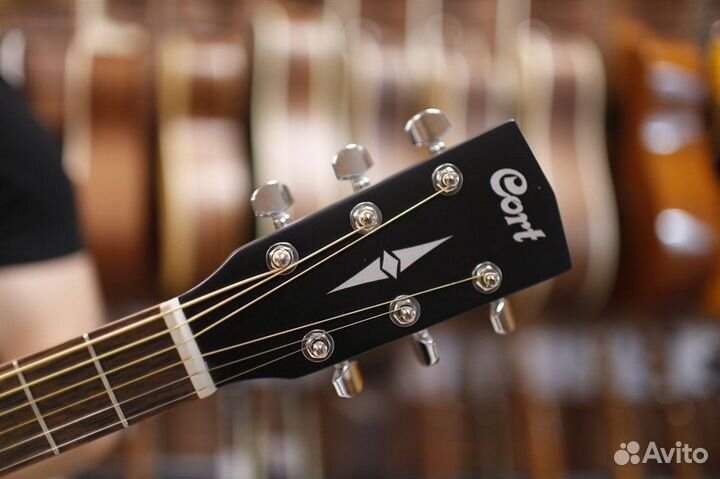 Акустическая гитара Cort (Набор Гитариста)