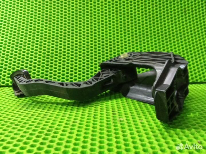 Педаль сцепления Volkswagen Polo