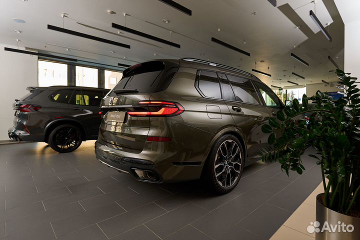 BMW X7 3.0 AT, 2023