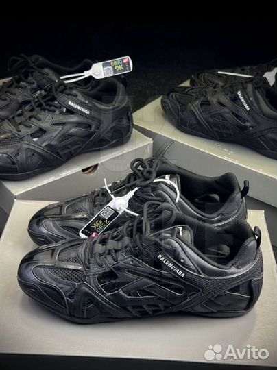 Кроссовки Balenciaga drive на руках