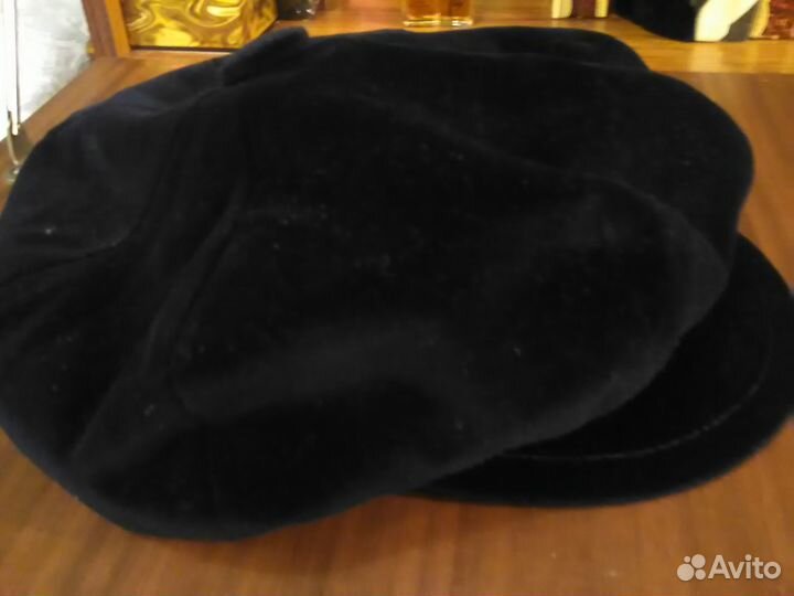 Головной убор - кепка бархатная женская