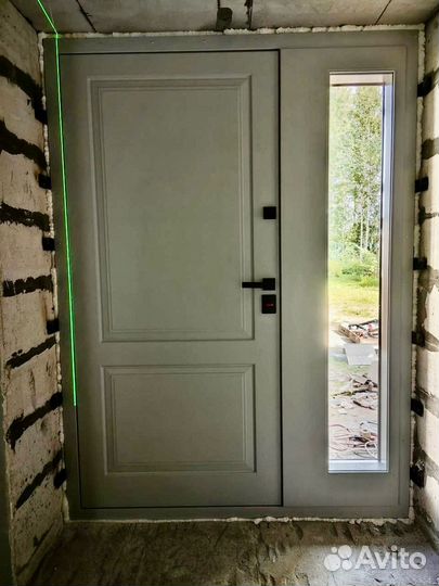 Уличная дверь внешняя покраска мдф с стеклом