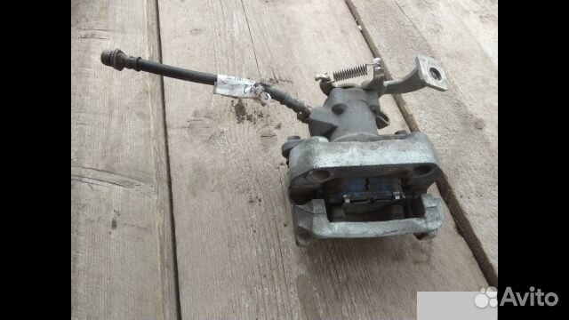 Суппорт задний правый Тойота Аурис