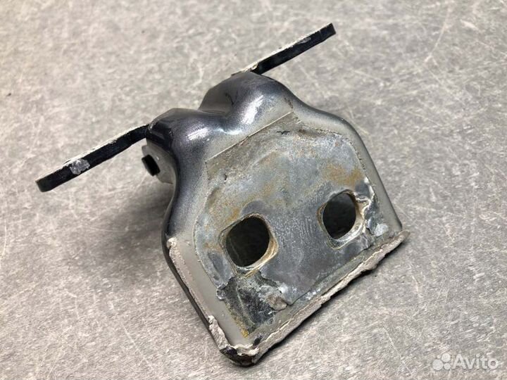 Петля нижняя двери задняя правая Renault Logan LS0