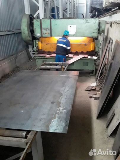 Рубка металла на гильотине