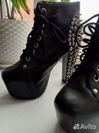 Ботильоны на платформе с шипами р. 37 кожа