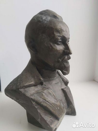 Бюст Ф.Э.Дзержинского