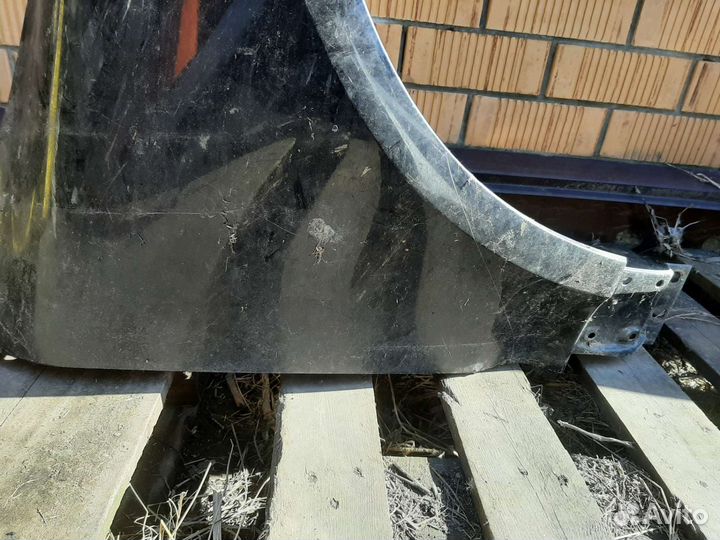 Переднее правое крыло Volkswagen Touareg