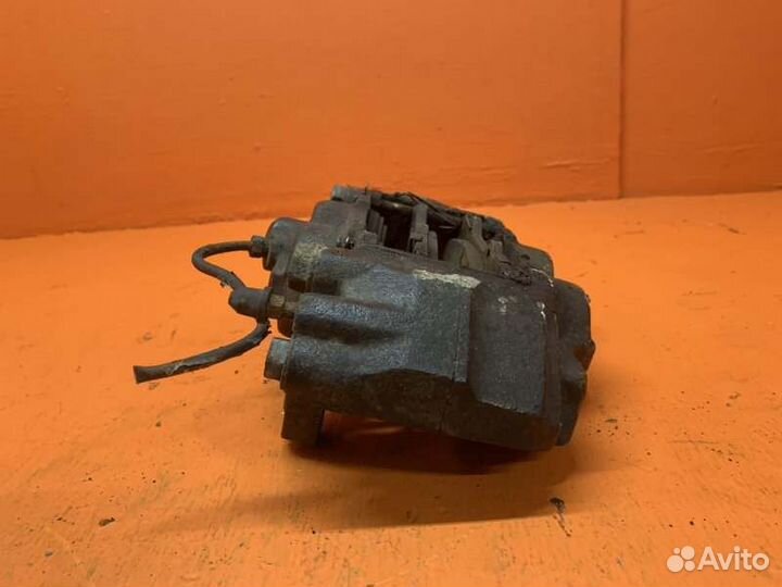 Суппорт тормозной передний левый Toyota Fj Cruiser