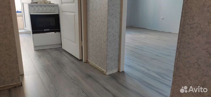 Укладка ламината.Установка пластикового плинтуса