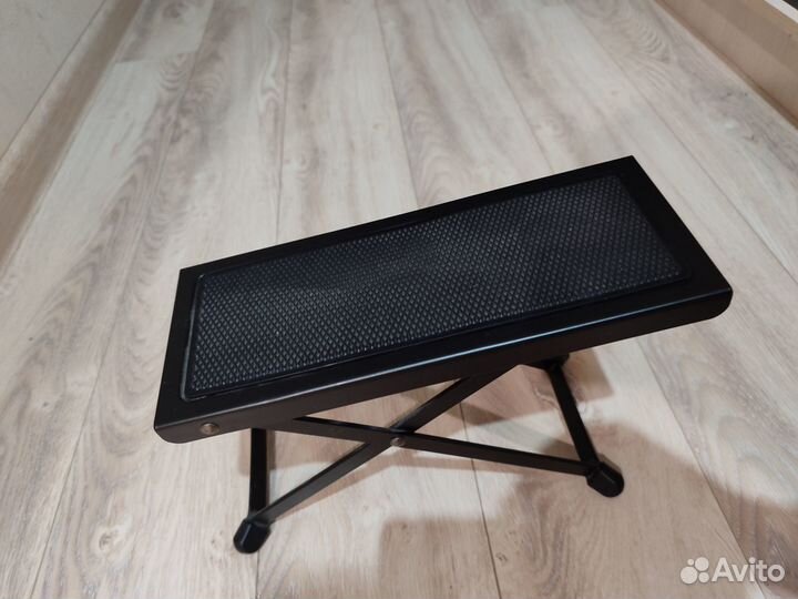 Подставка под ногу для занятия гитарой