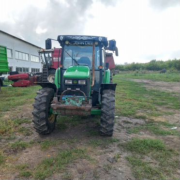 Трактор John Deere 5725, 2008