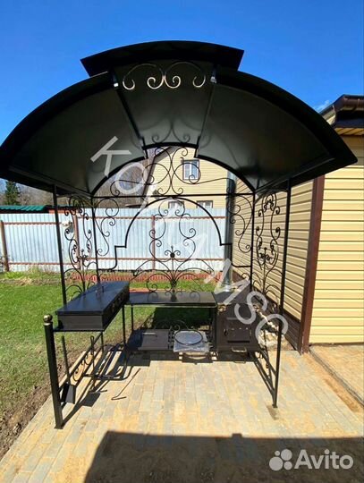 Мангал с крышей