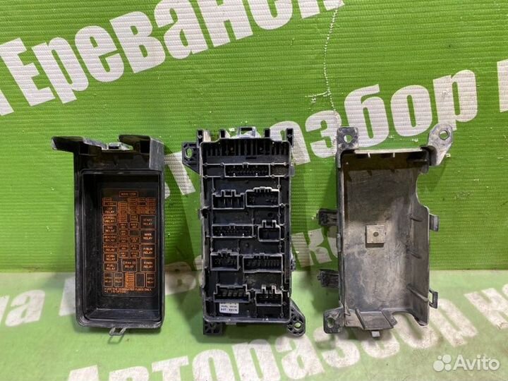 Блок предохранителей под капот Kia Sorento BL G4JS