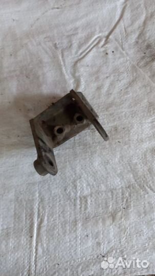 Кронштейн двигателя правый Lifan Smily 1.3