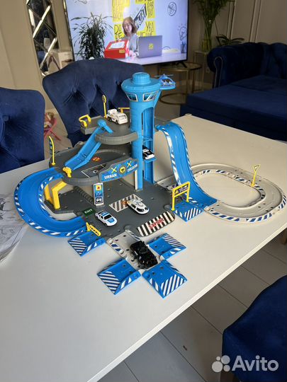 Трек парковка полицейский участок