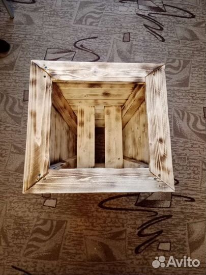 Кашпо, полочки, сувениры из дерева