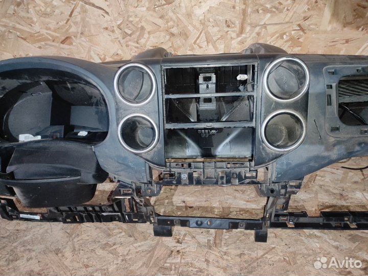 Торпедо для Peugeot Partner B9 DV6 9HZ 2010