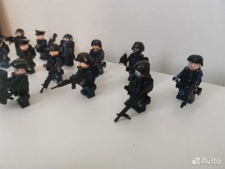 Lego человечки 12 штук военные