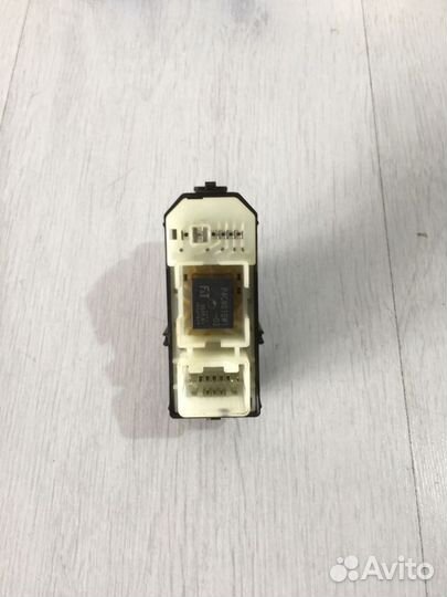 Кнопка стеклоподъемника lexus IS350 3.5 ат седан