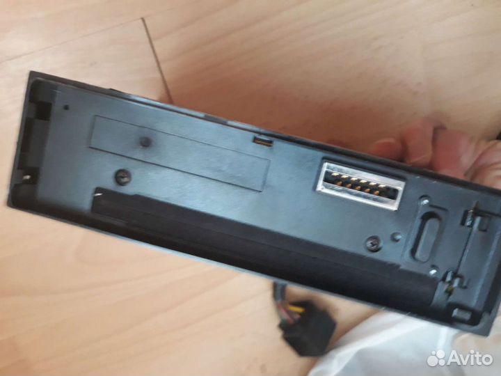 Автомагнитола Clarion