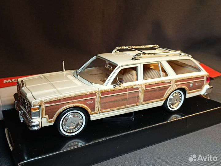 Модель Chrysler LeBaron Town&Country Motormax 1:24