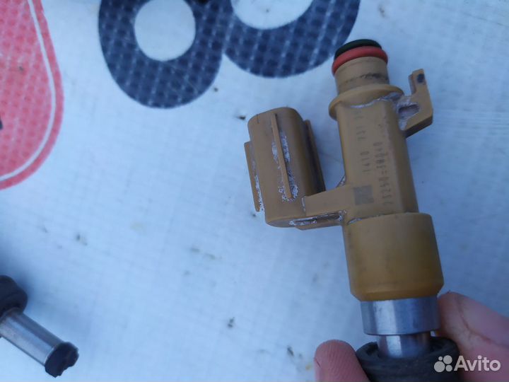 Lexus LX570 топливные форсунки