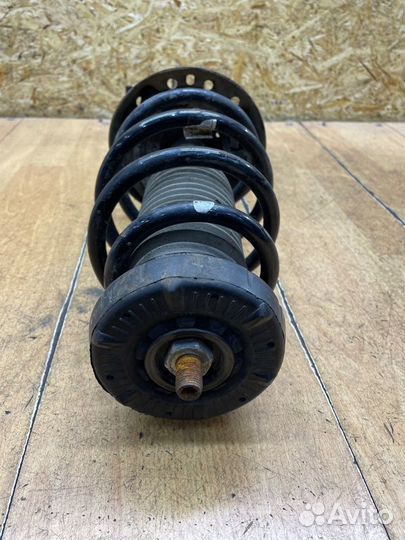 Стойка подвески передняя правая Opel Astra J