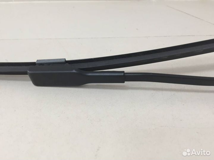 Поводок стеклоочистителя передний правый Renault D