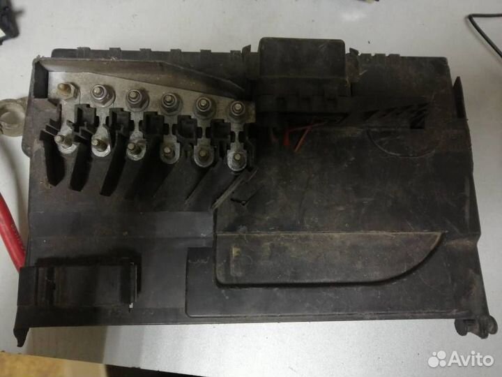 Блок предохранителей Skoda Fabia (6Y)