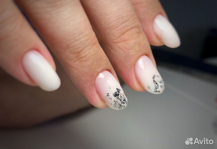 Модель на маникюр