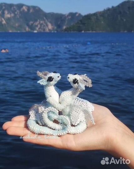 Влюблённые драконы из бисера